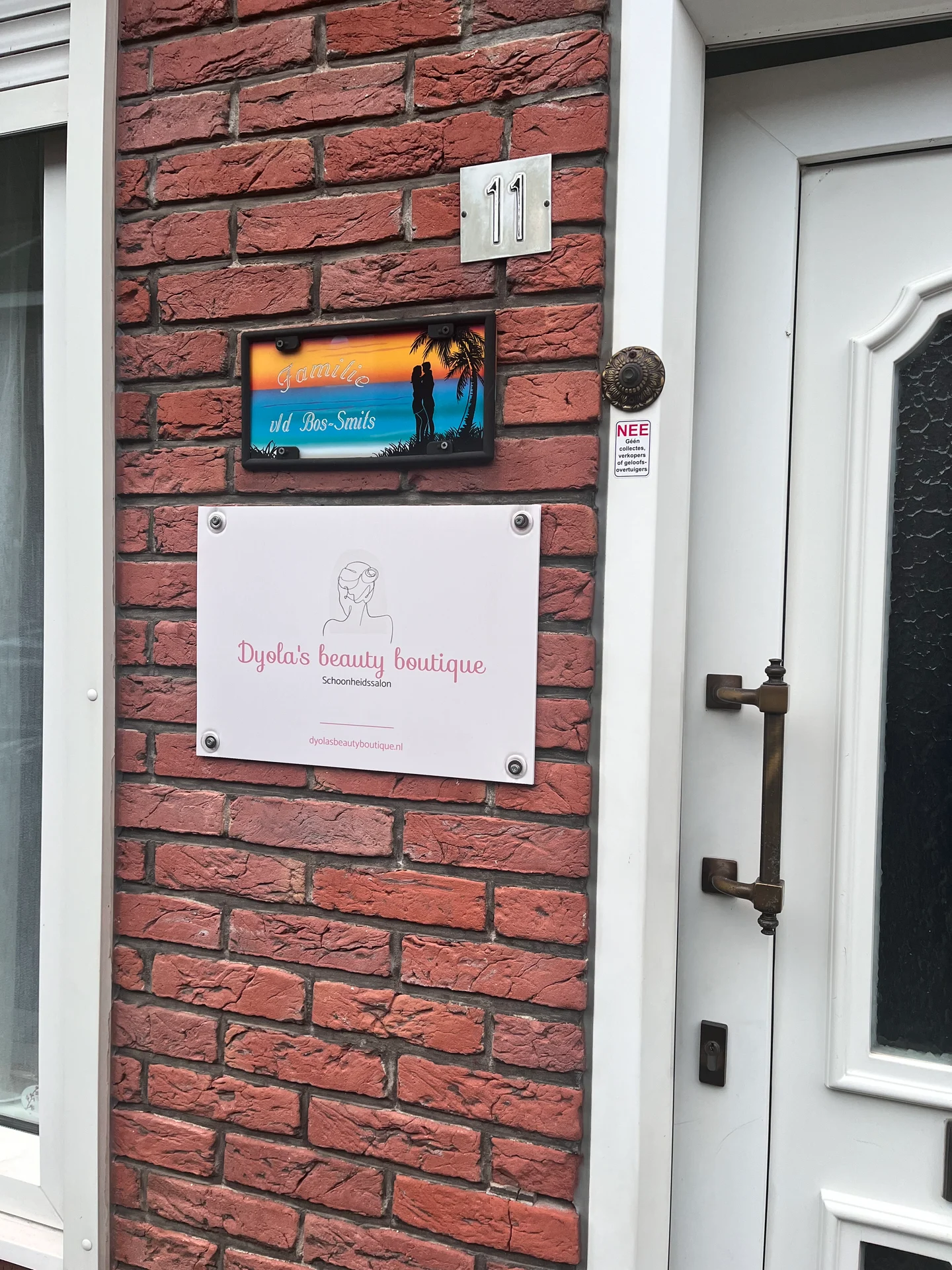 Ingang van Dyola's Beauty Boutique aan de Pagestraat in Tilburg